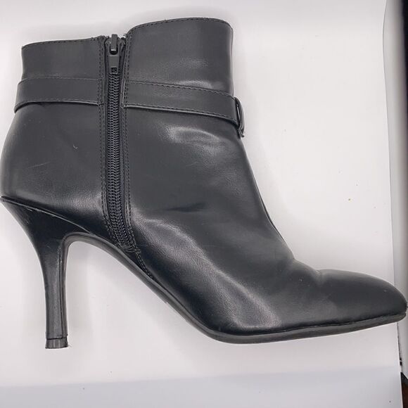 Chinese Laundry Black Faux Leather Heeled Pointed Toe Booties (Size: 7) - Picture 16 of 16